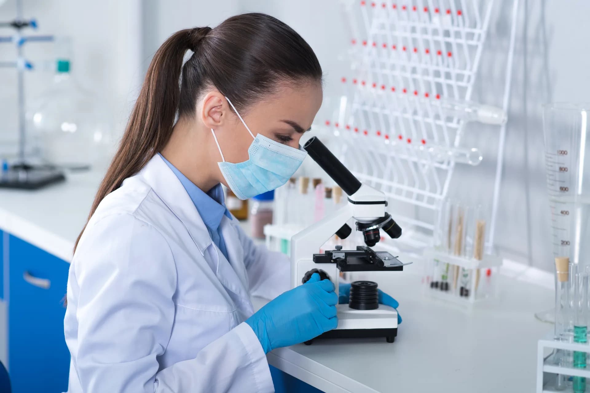 Investigadora de Innovate Nutrition en laboratorio